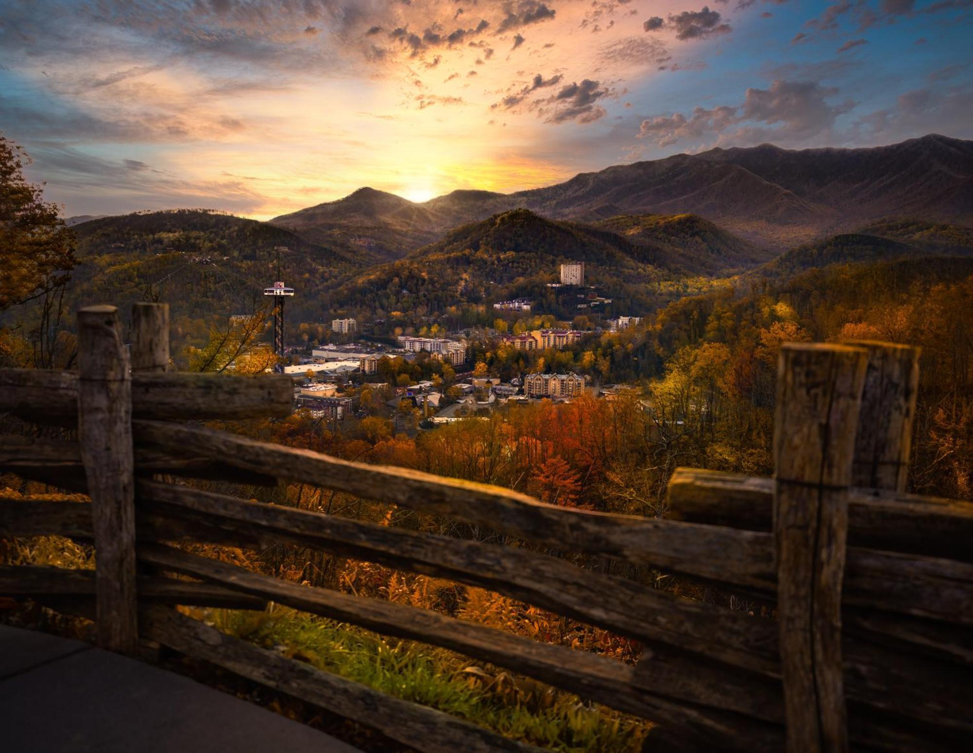 A Higher Calling, 1089 Of Free Area Attraction Tickets For Each Paid Day, Dollywood And More! Pigeon Forge Exterior foto